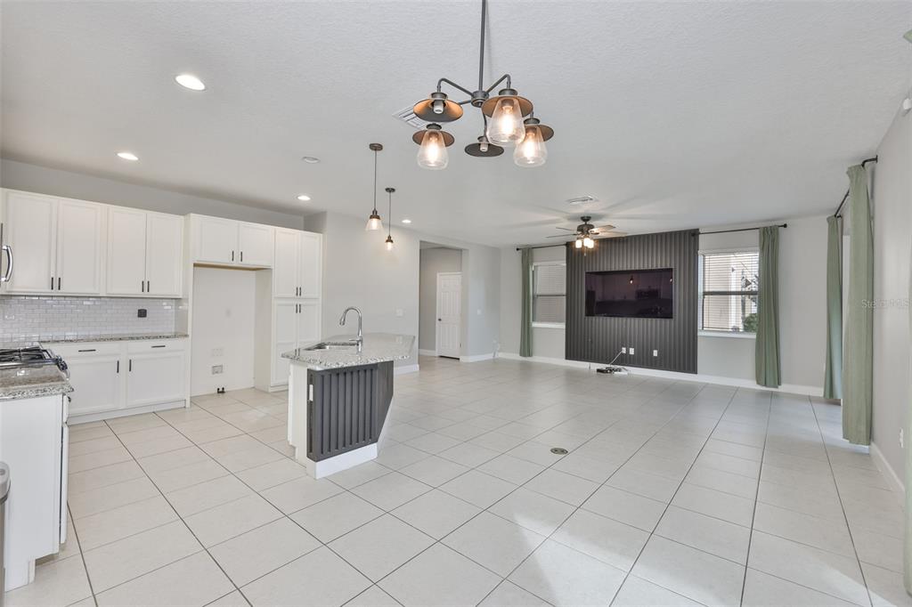 6207 VOYAGERS PLACE, APOLLO BEACH, FL — photo 5 of 30