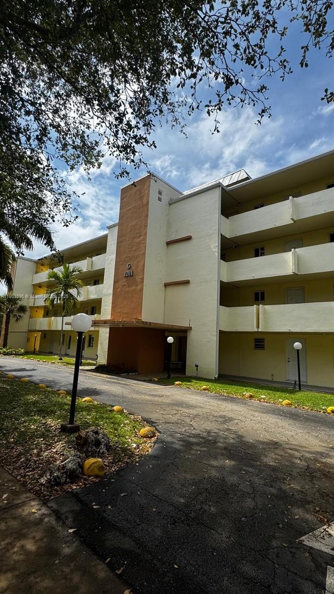 1201 NE 191st St # G211, Miami FL 33179