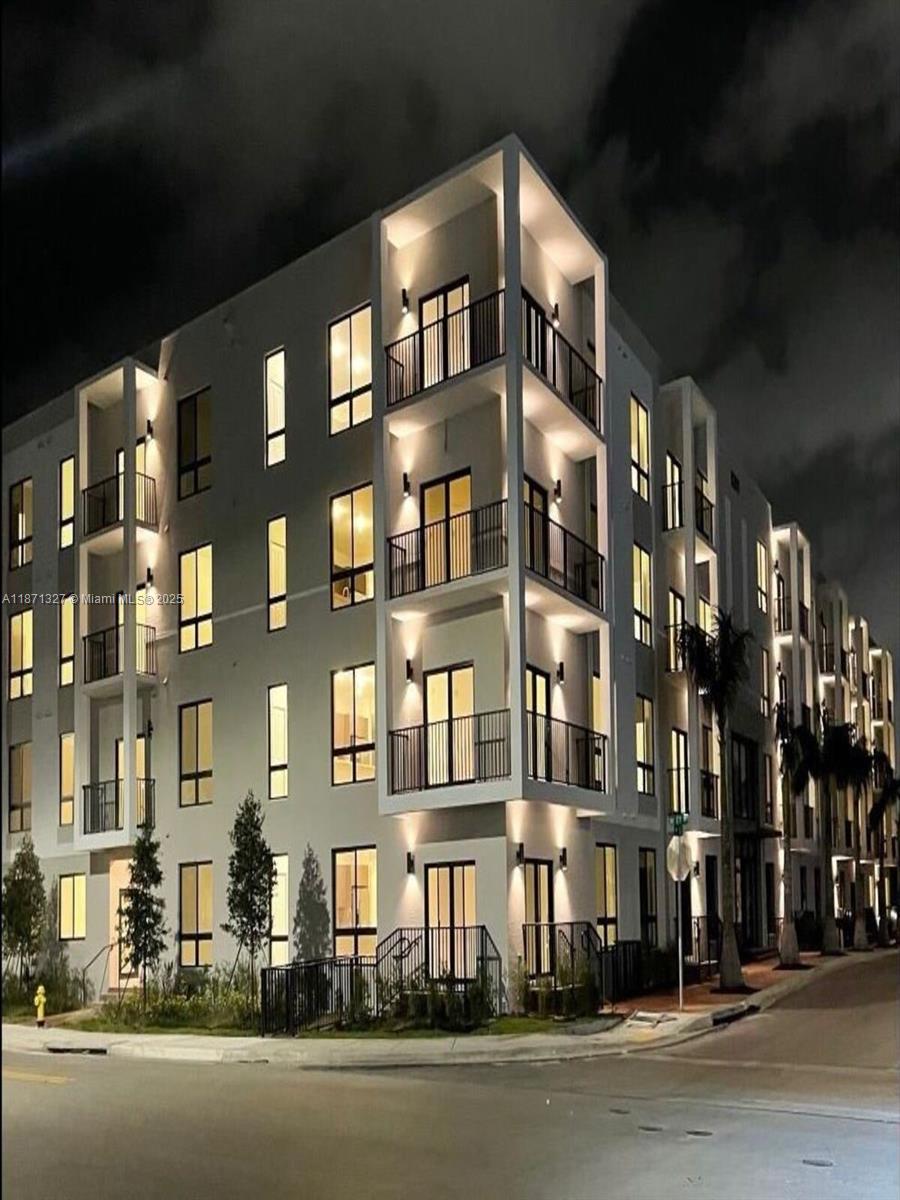 8167 NW 41st St # 406, Doral FL 33166