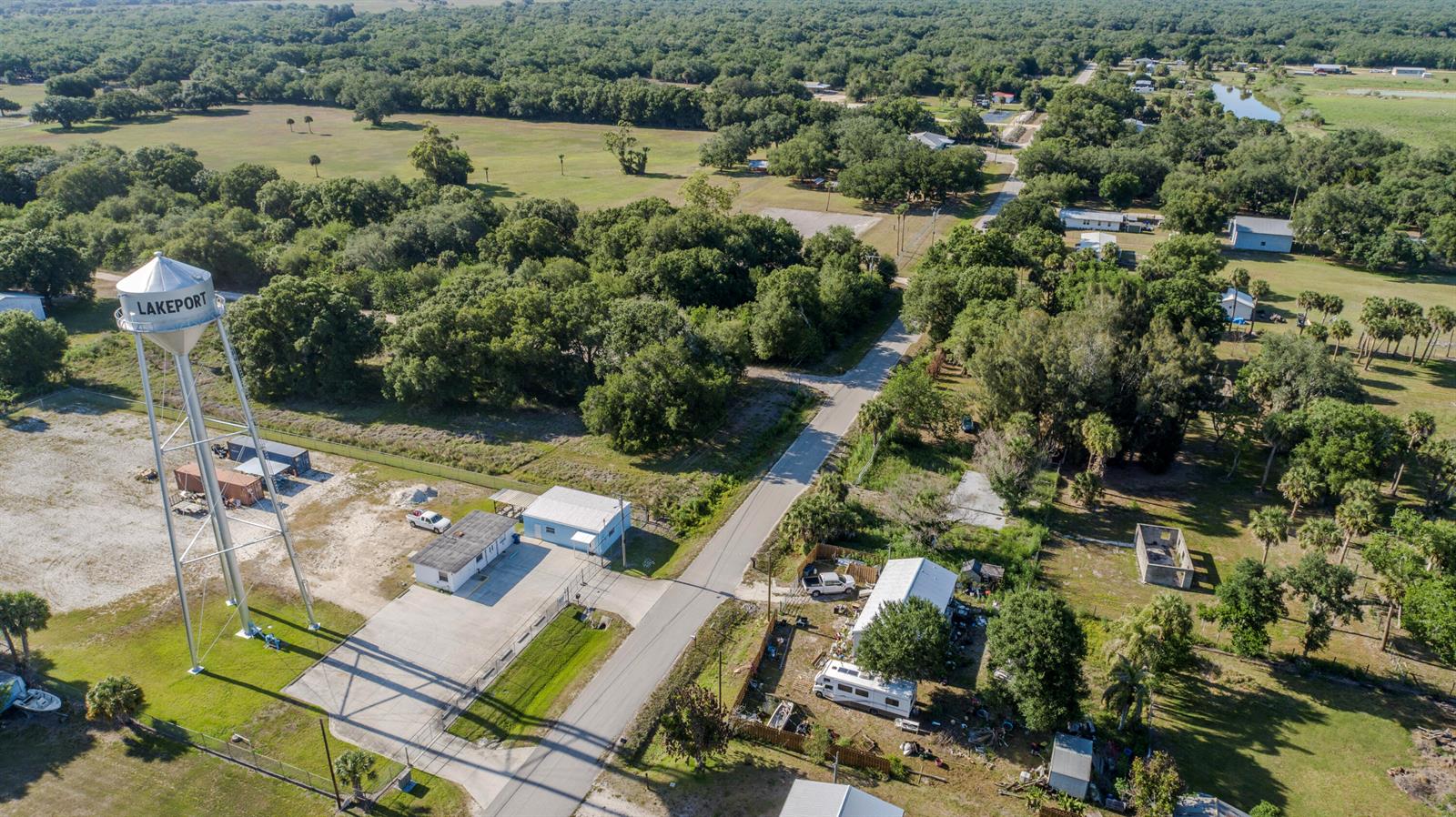 An aerial view shows a large, rectangular plot of land outlined in red — 1100 Red Barn Rd N W, Moore Haven FL 33471, MOORE HAVEN, FL