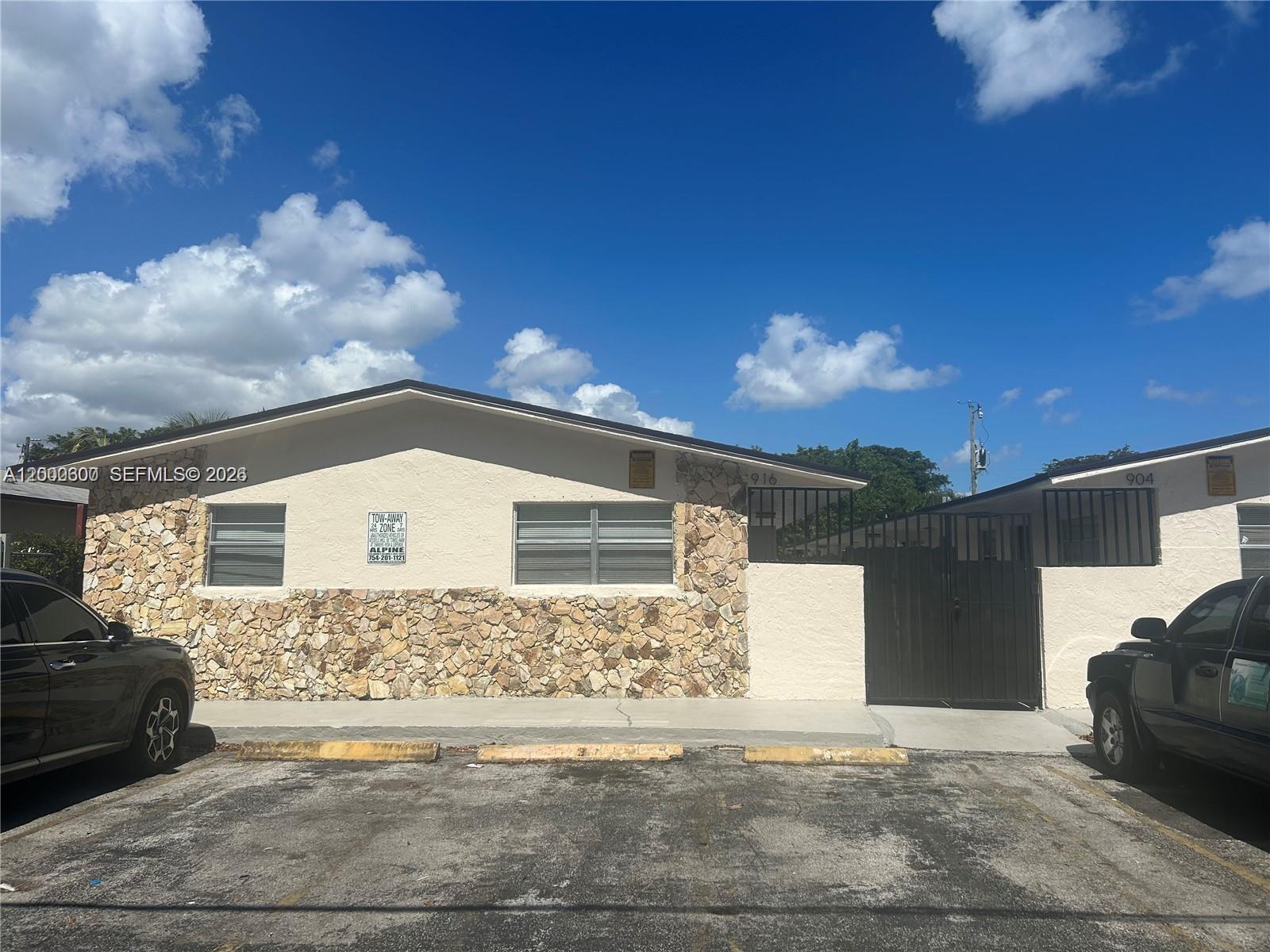 904 SW 10th St, Hallandale Beach FL 33009