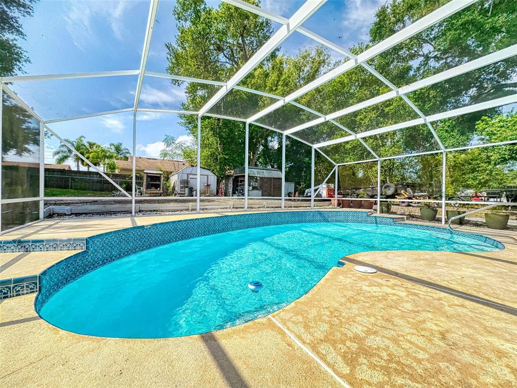 204 E HOLLY DRIVE
