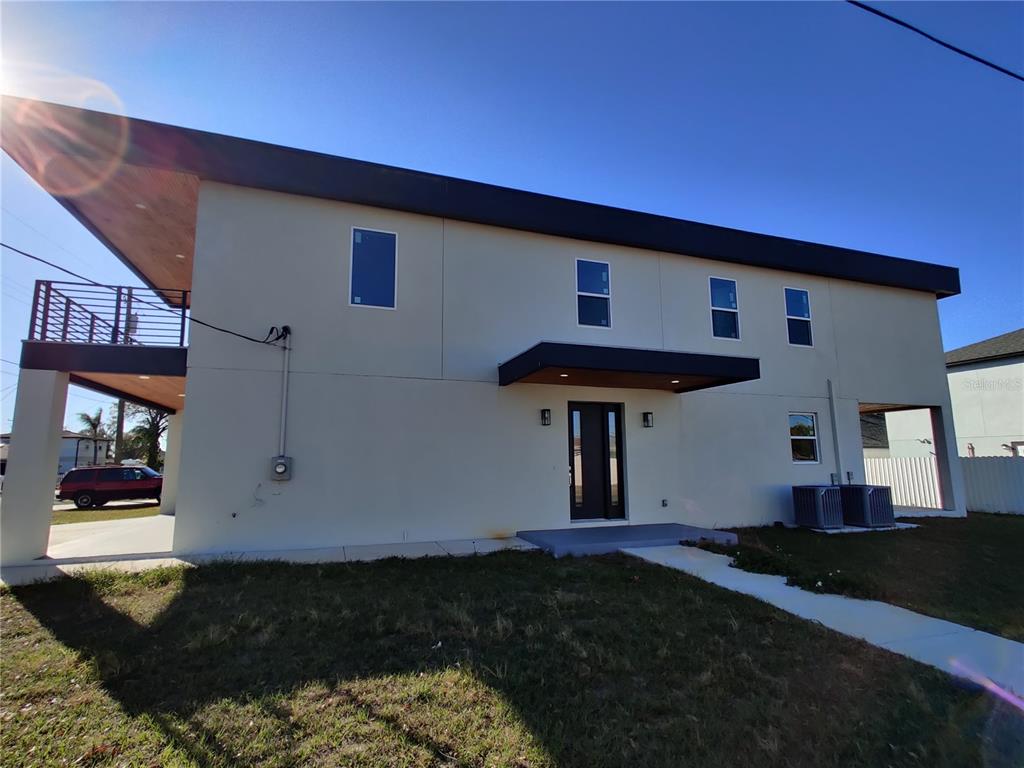 A modern two-story house with a flat roof, white stucco exterior, and a front entryway — 3915 W ROBSON STREET W, TAMPA, FL