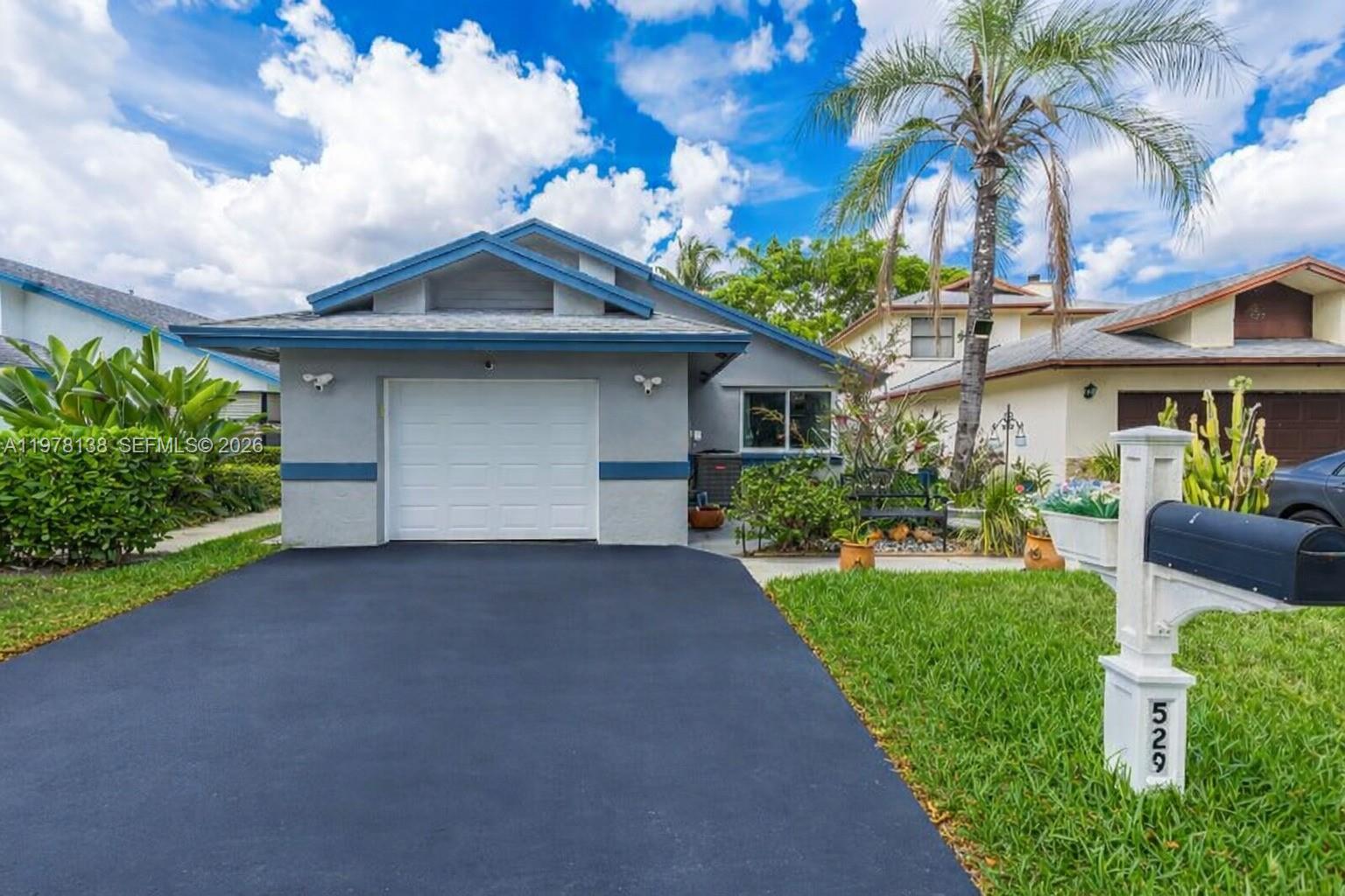 529 Lakeside Cir, Sunrise FL 33326