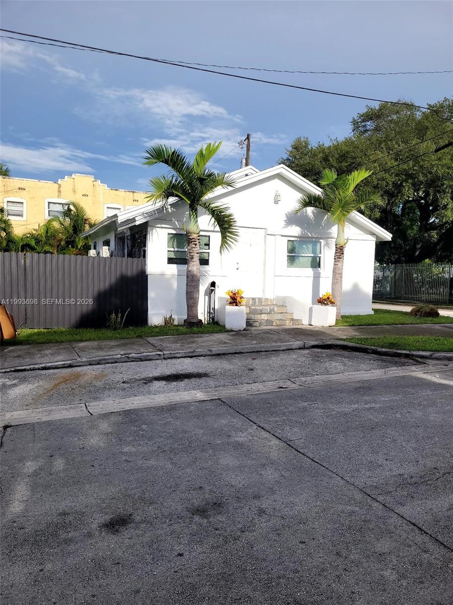 5720 NE Miami Pl, Miami FL 33137
