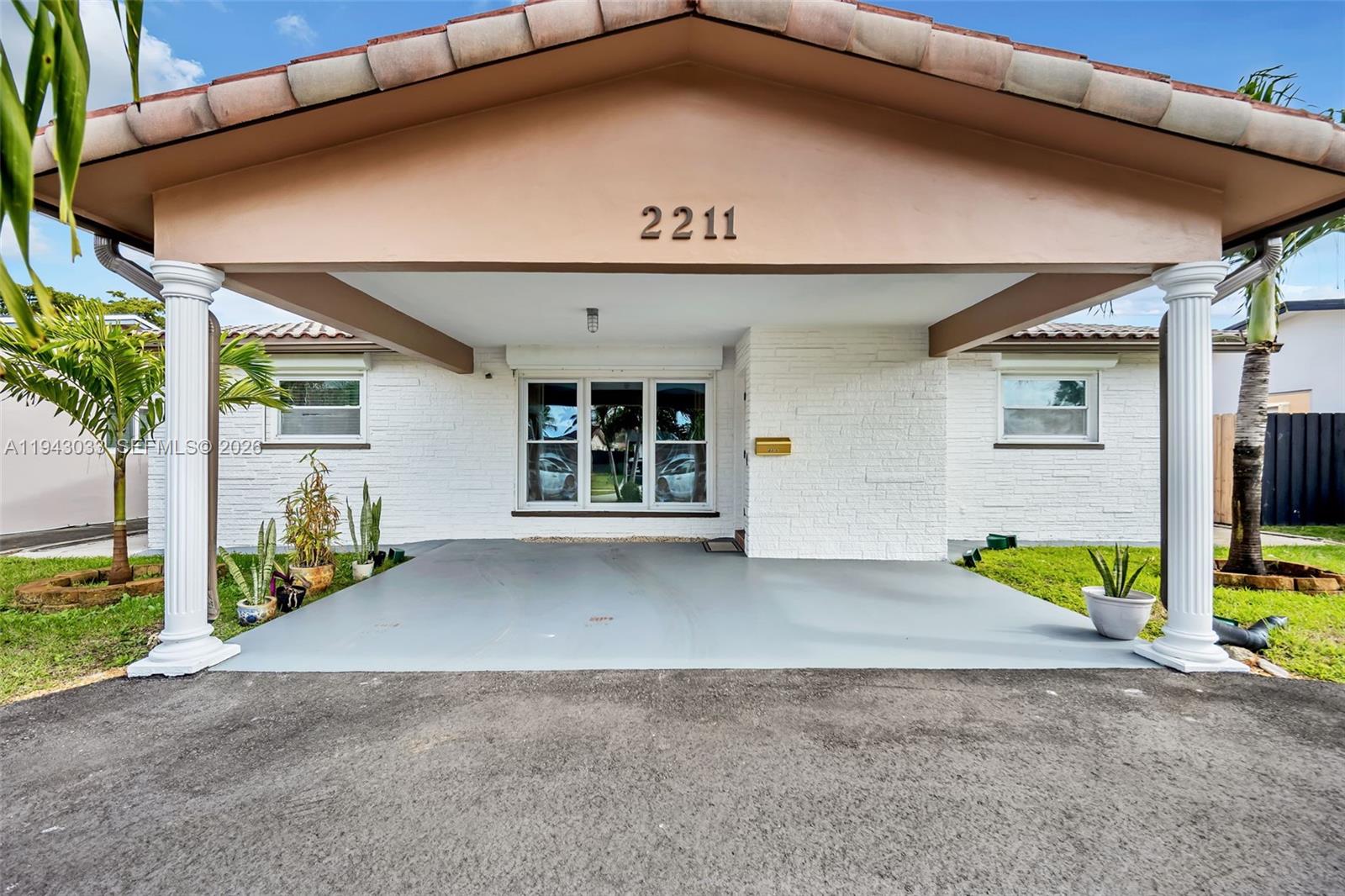 2211 N 50th Ave, Hollywood FL 33021