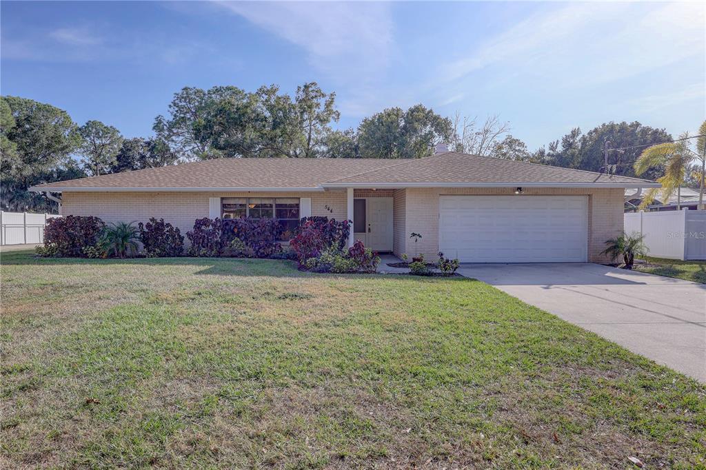 544 COLEMAN DRIVE W