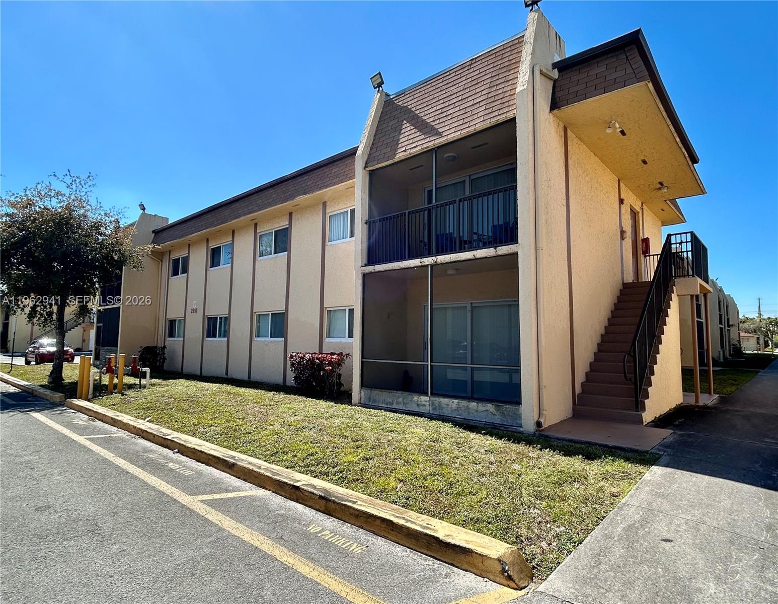 2916 NW 55th Ave # 2D, Lauderhill FL 33313
