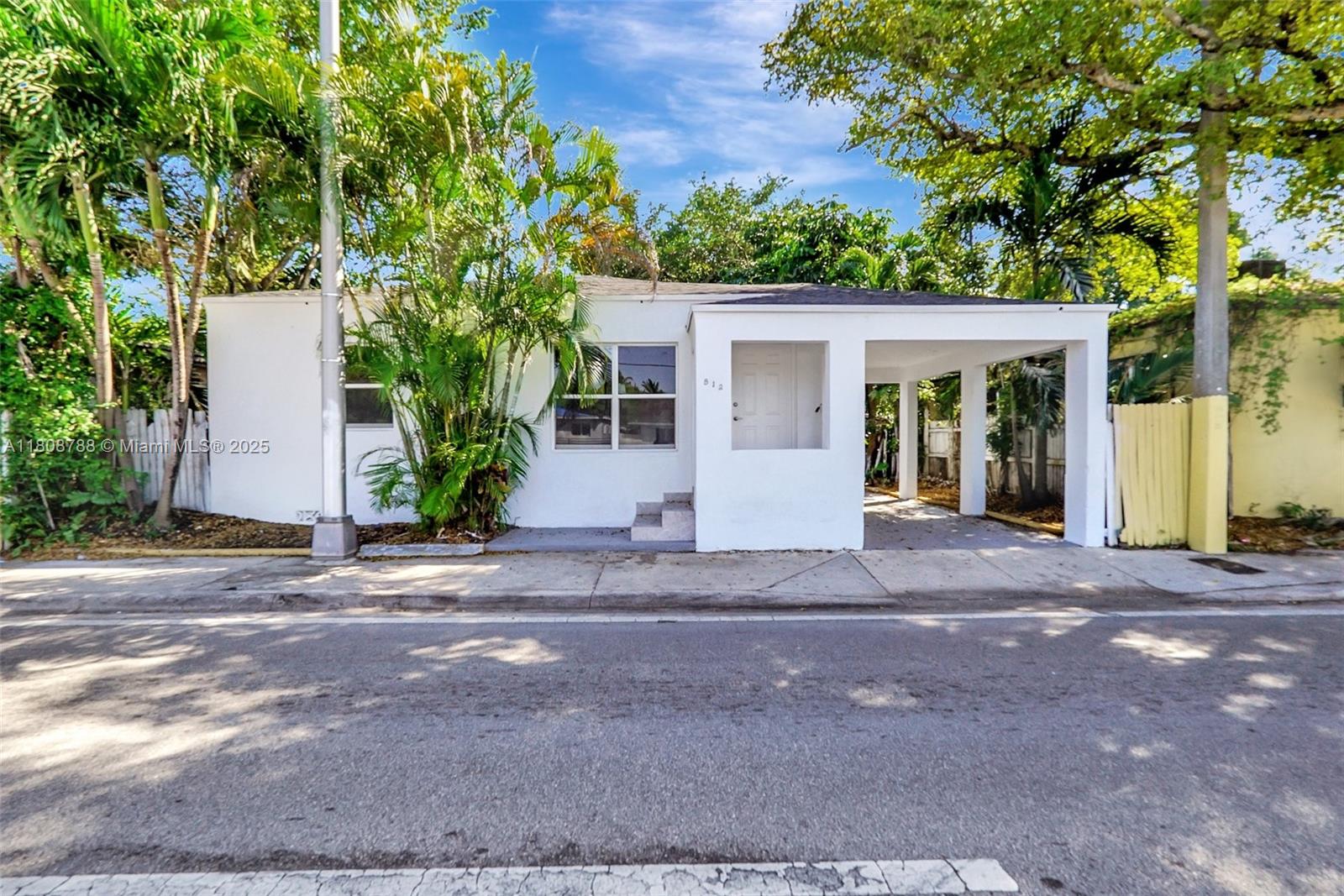 812 NW 103rd St, Miami FL 33150