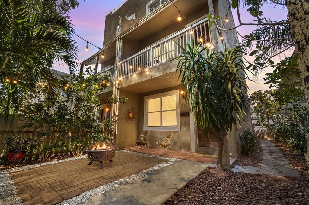 330 LANG COURT N UNIT 1
