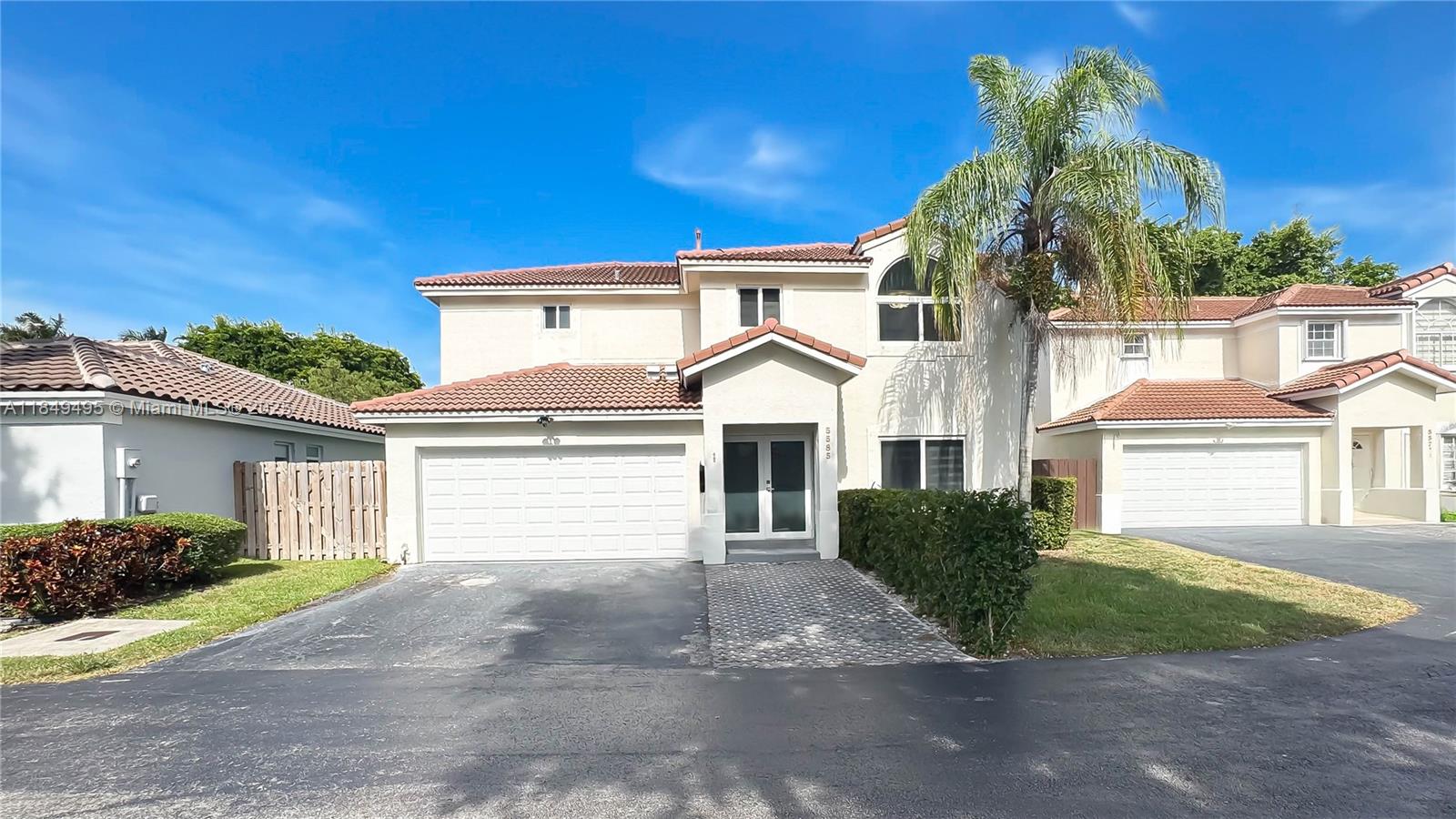 5585 NW 102nd Pl, Doral FL 33178