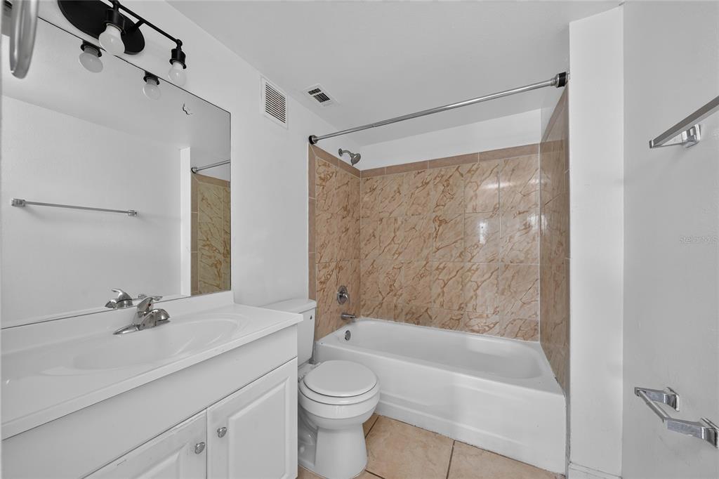 803 SKY LAKE CIRCLE UNIT D, ORLANDO, FL — photo 5 of 19