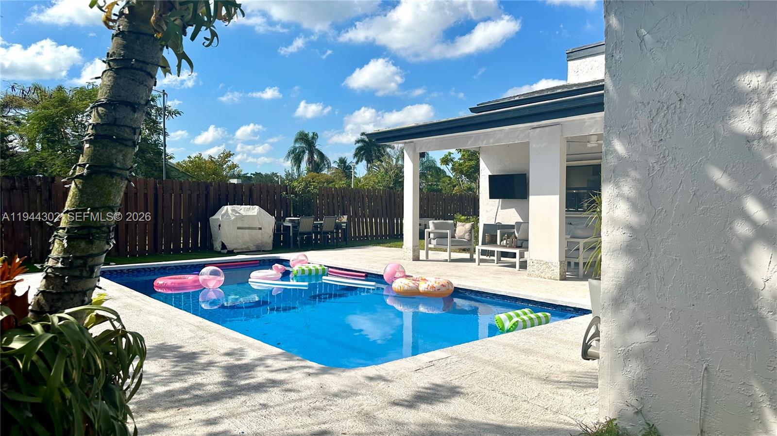 528 SW 166th Ter, Weston FL 33326