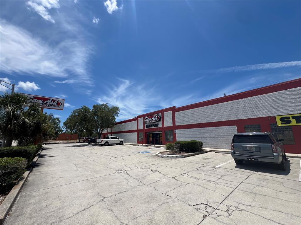 7606 N TAMIAMI TRAIL