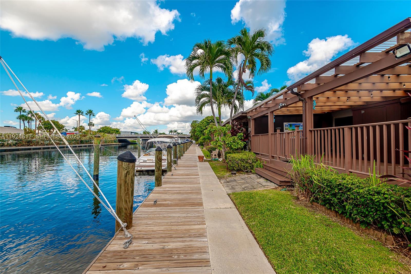 2621 S Parkview Dr, Hallandale Beach FL 33009