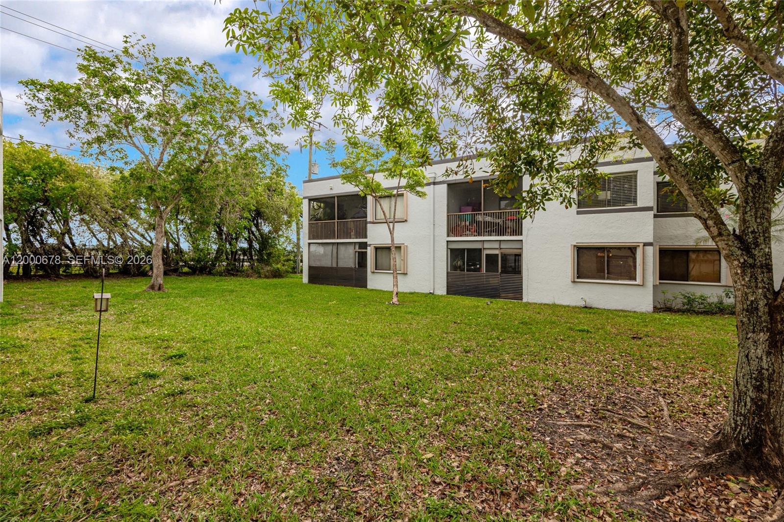 159 Lakeview Dr # 102, Weston FL 33326