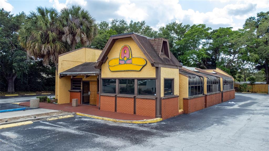 120 N WESTMONTE DRIVE