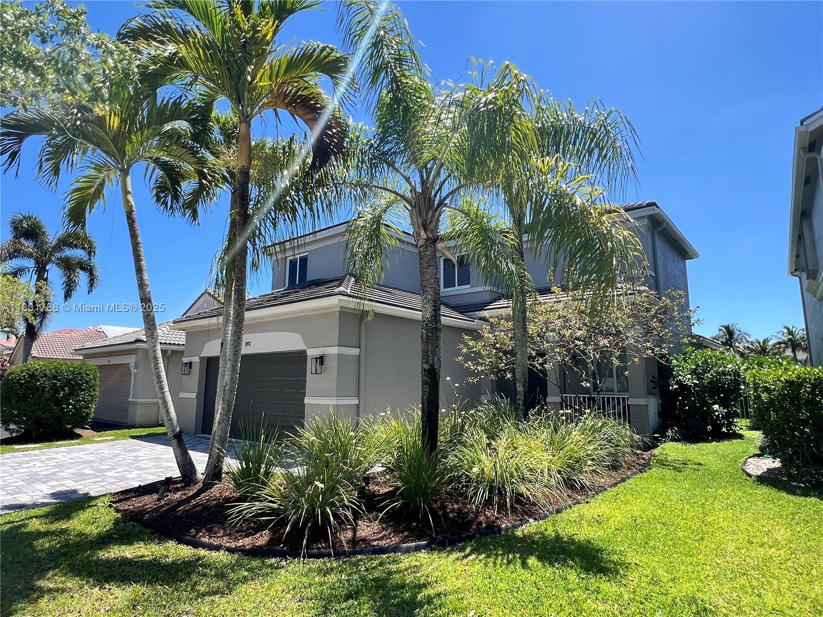 1192 Chinaberry Dr, Weston FL 33327