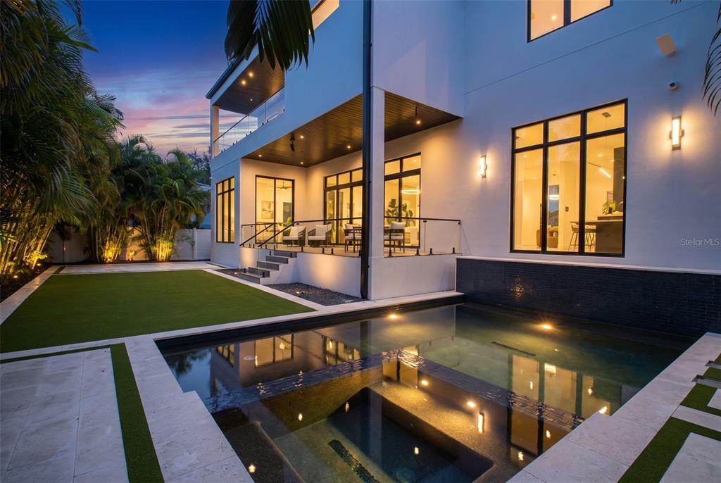A modern two-story house exterior features a swimming pool, spa, and a landscaped lawn — 1076 SNELL ISLE BOULEVARD NE, ST PETERSBURG, FL