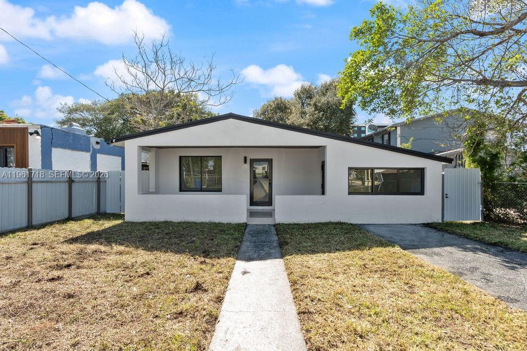 860 NW 70th St, Miami FL 33150