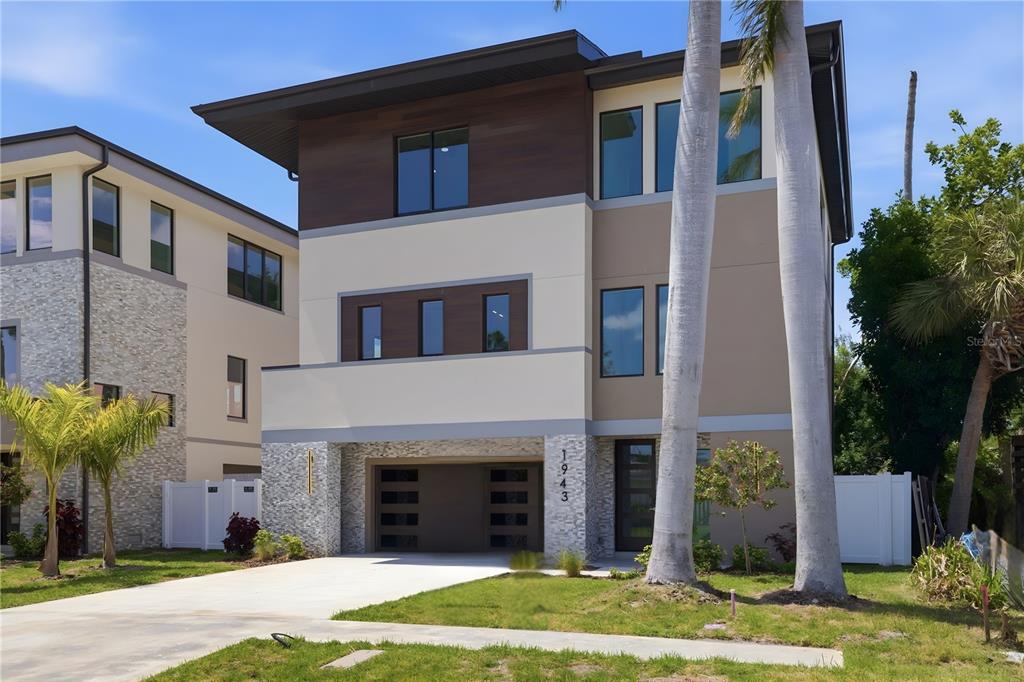 1943 SHORE ACRES BOULEVARD NE
