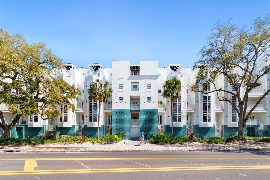 4950 BAYSHORE BOULEVARD UNIT 14