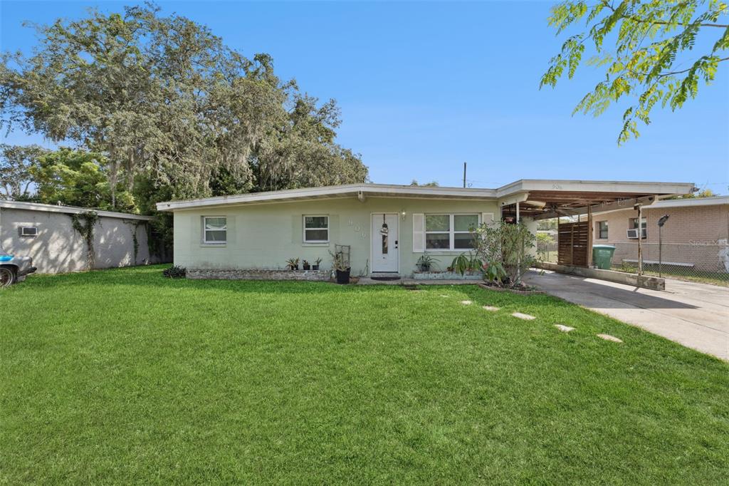906 LORMANN CIRCLE