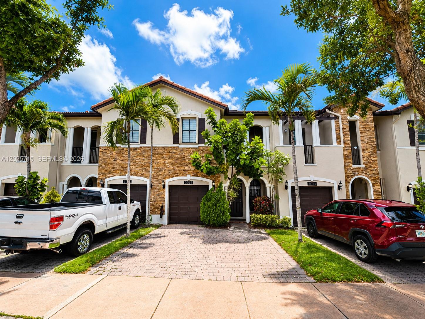 3054 NW 103rd Path, Doral FL 33172