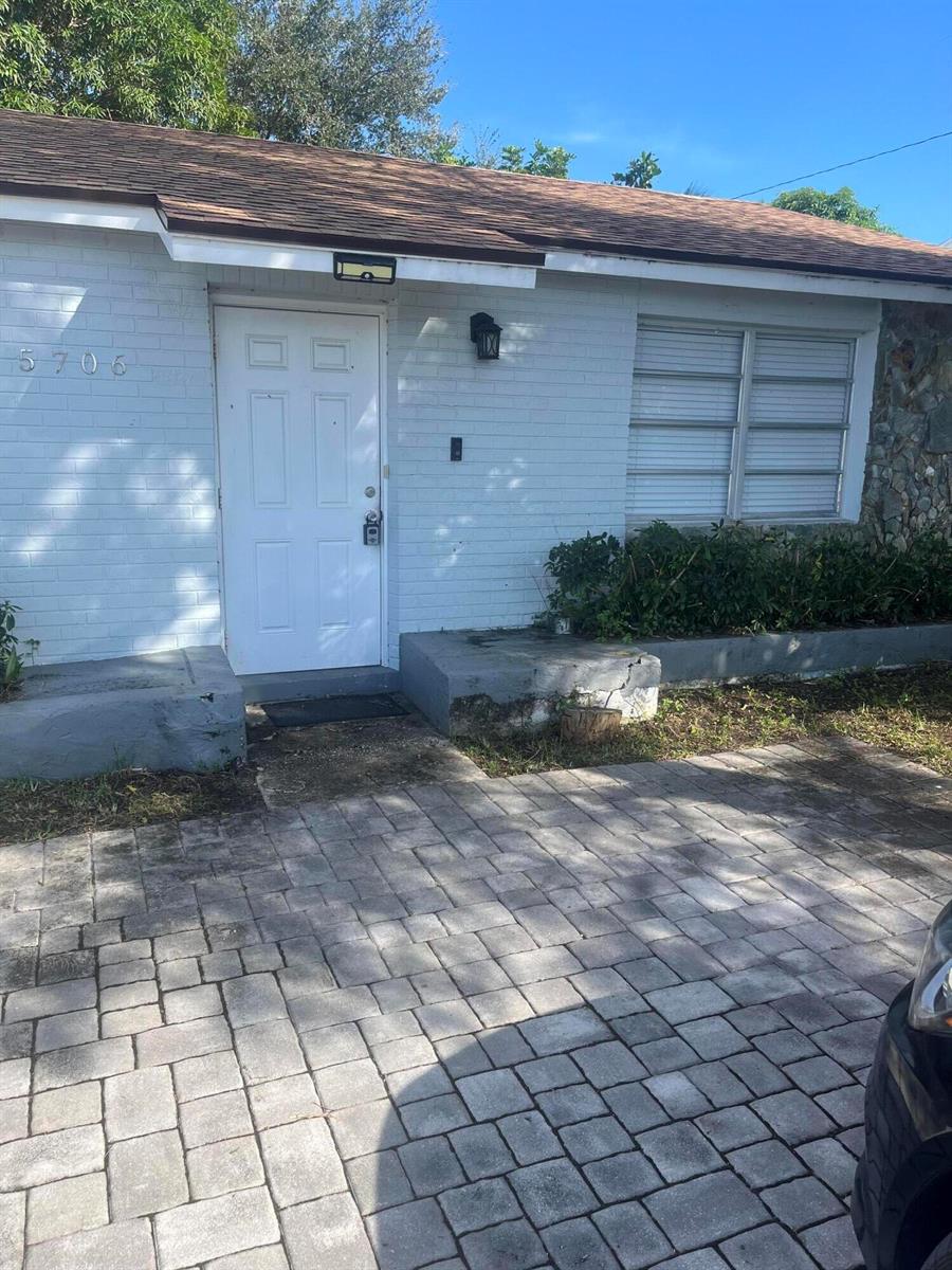 5706 Candlewood Street, Mangonia Park FL 33407