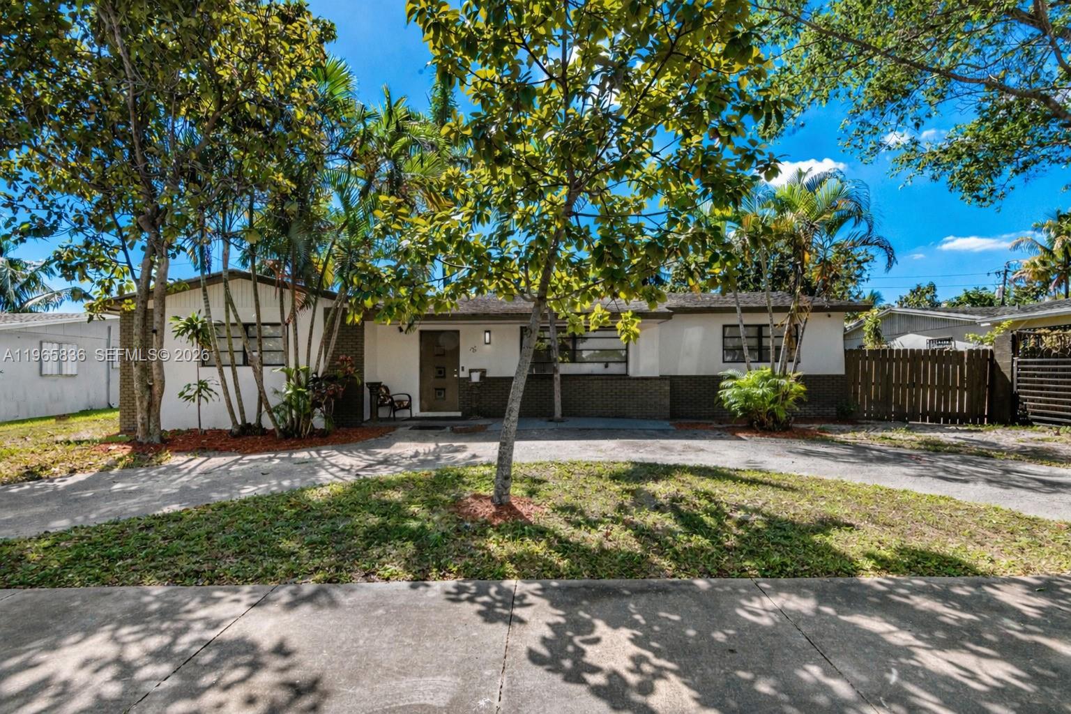 120 NE 175th St, Miami FL 33162