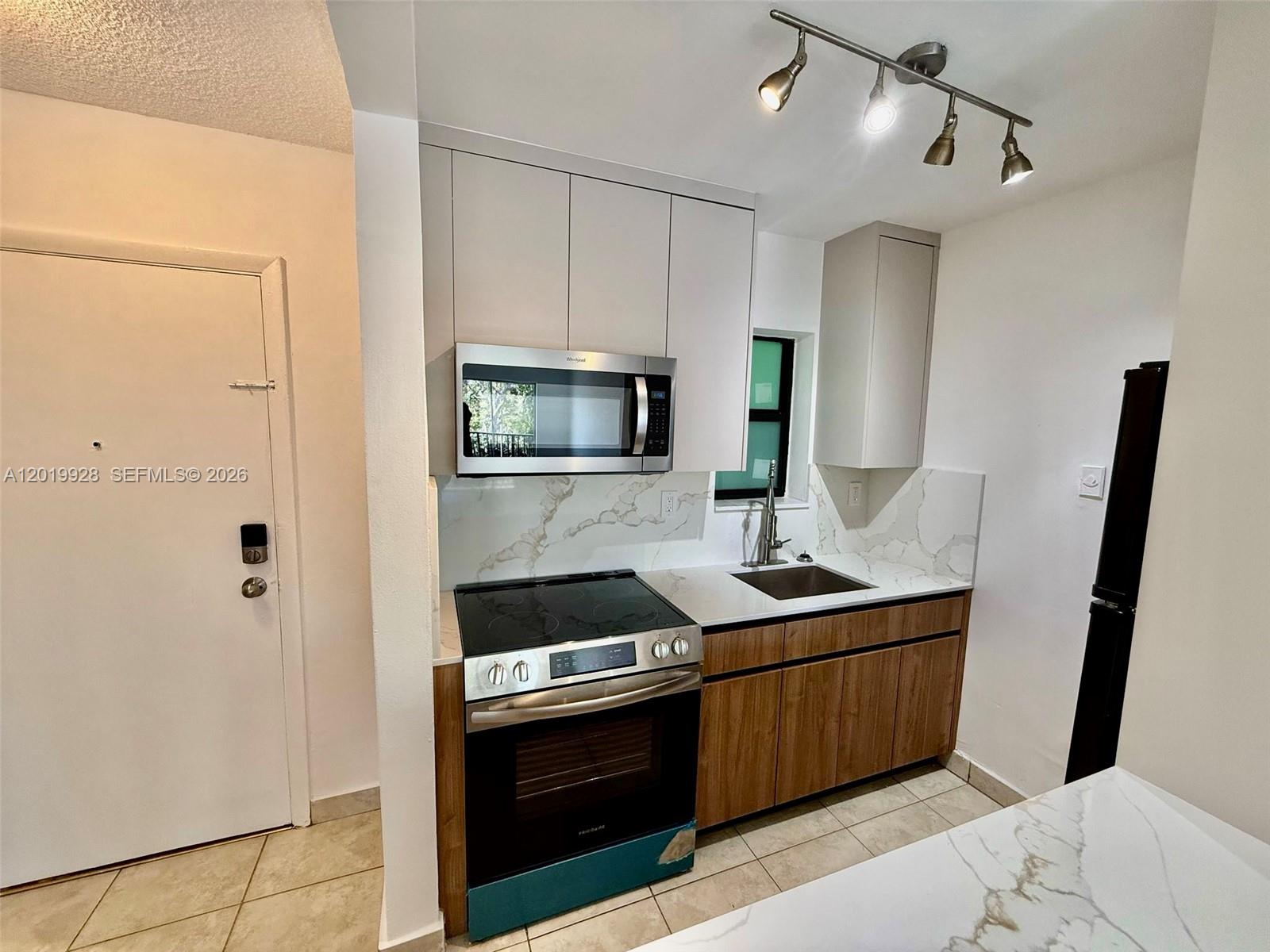 1530 SW 2nd St # 304, Miami FL 33135
