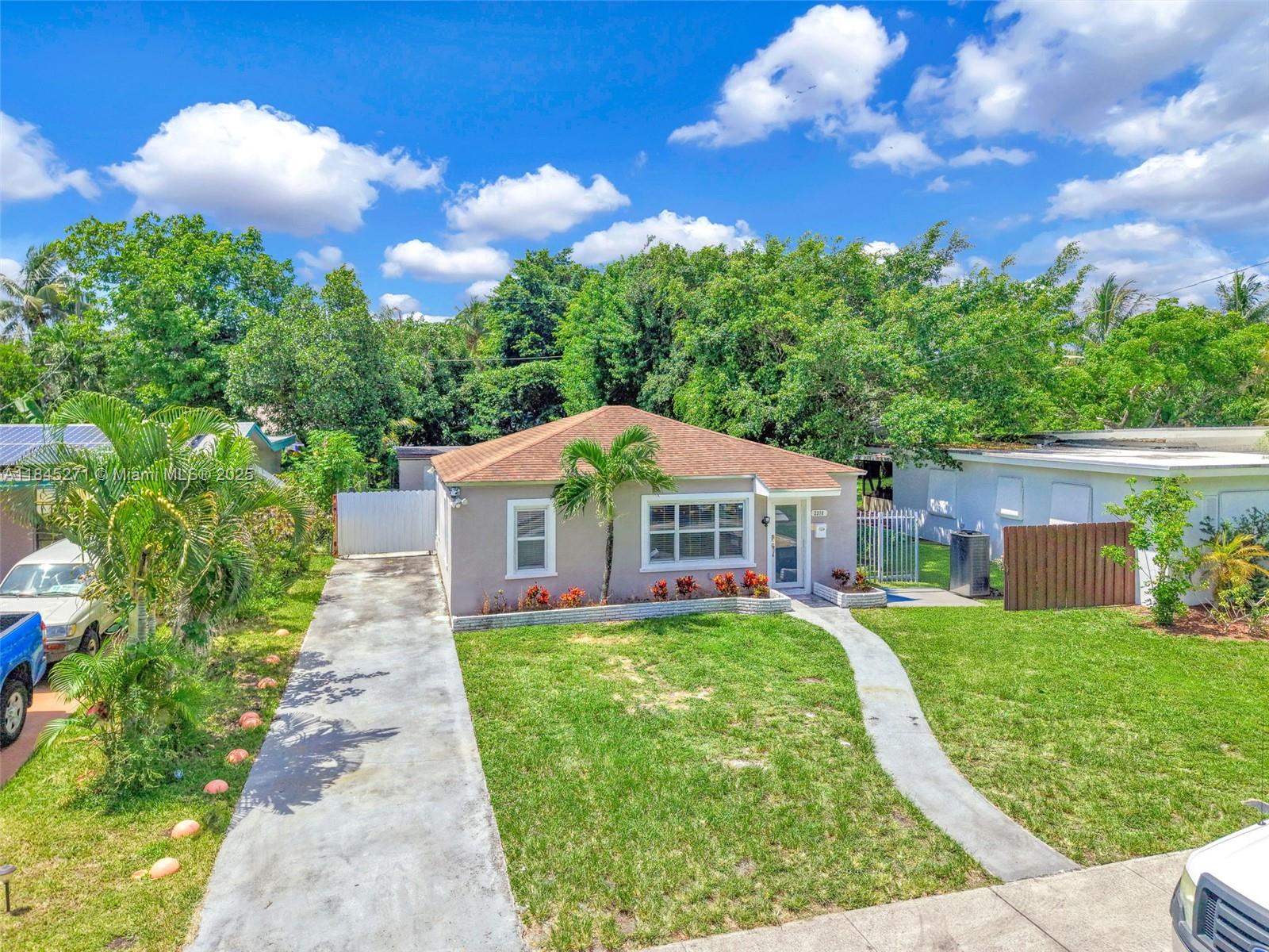 2318 Washington St, Hollywood FL 33020