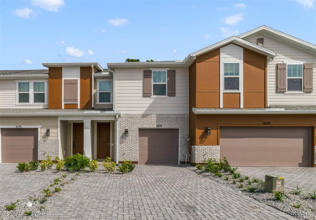 1674 GREENLEAF WOODS COVE