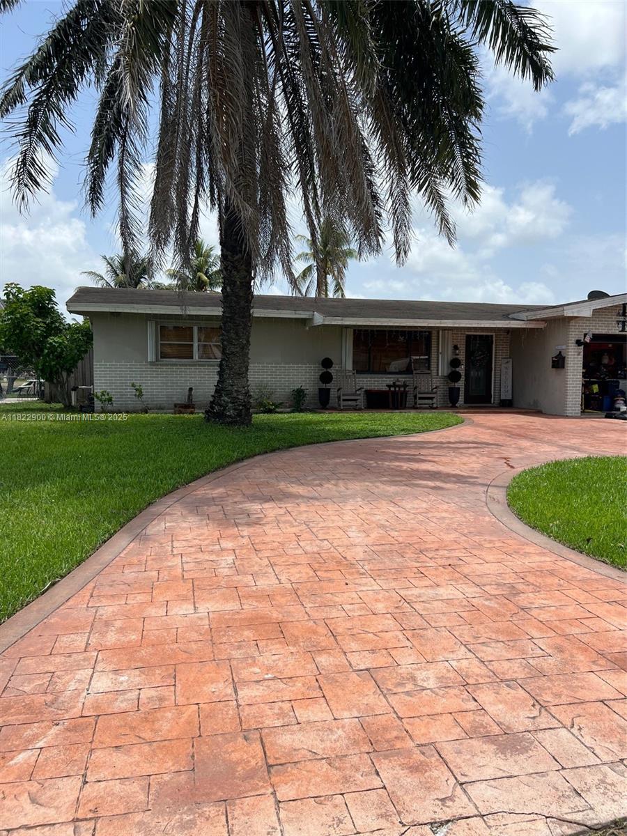 8230 NW 15th St, Pembroke Pines FL 33024