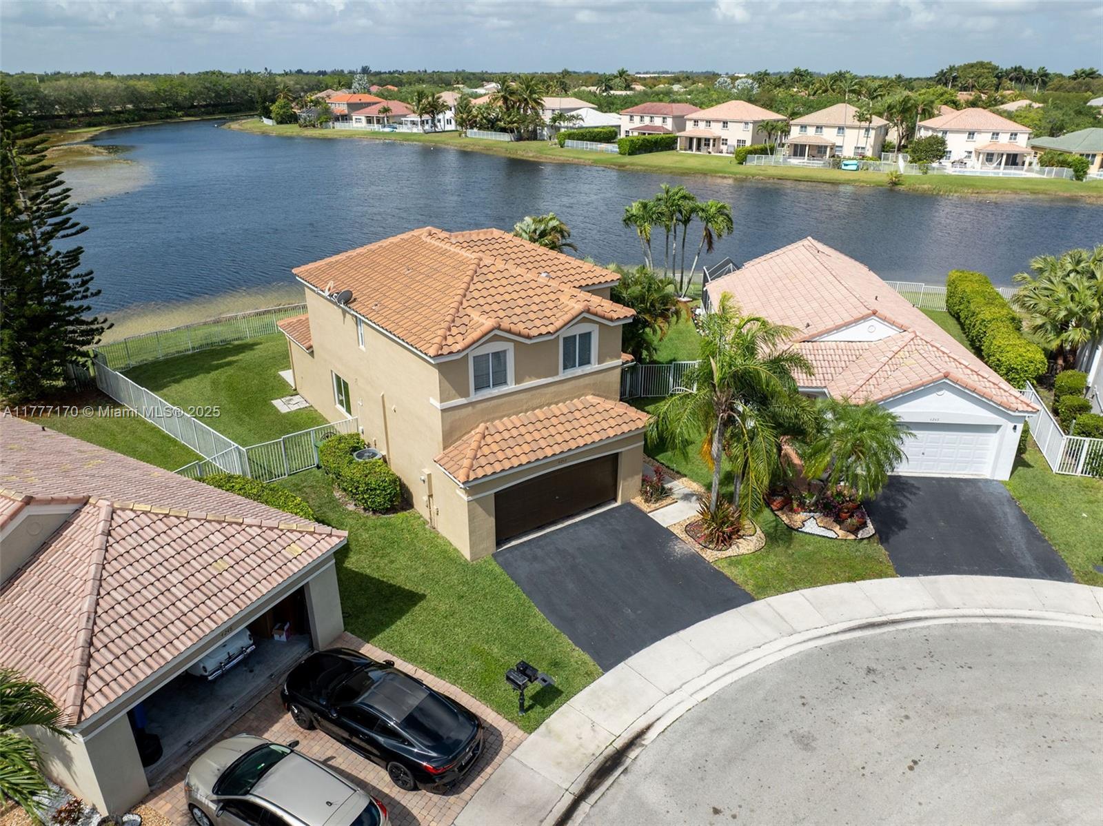 4242 Magnolia Ridge Dr, Weston FL 33331