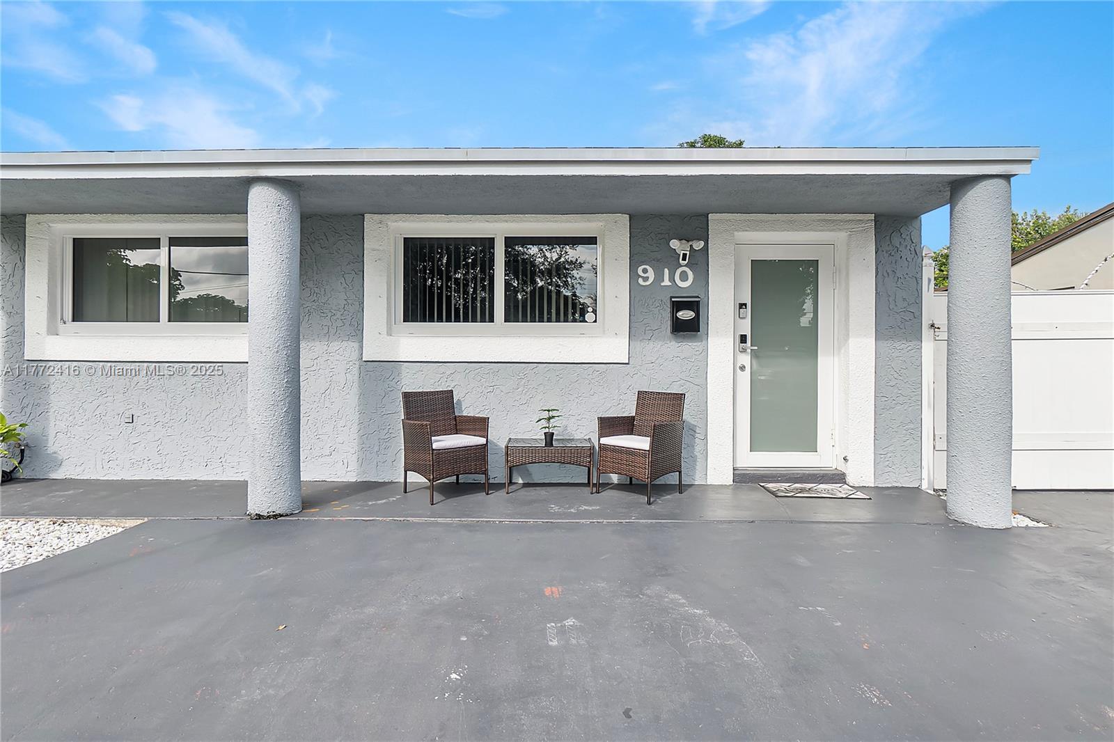 910 N 70th Ave, Hollywood FL 33024