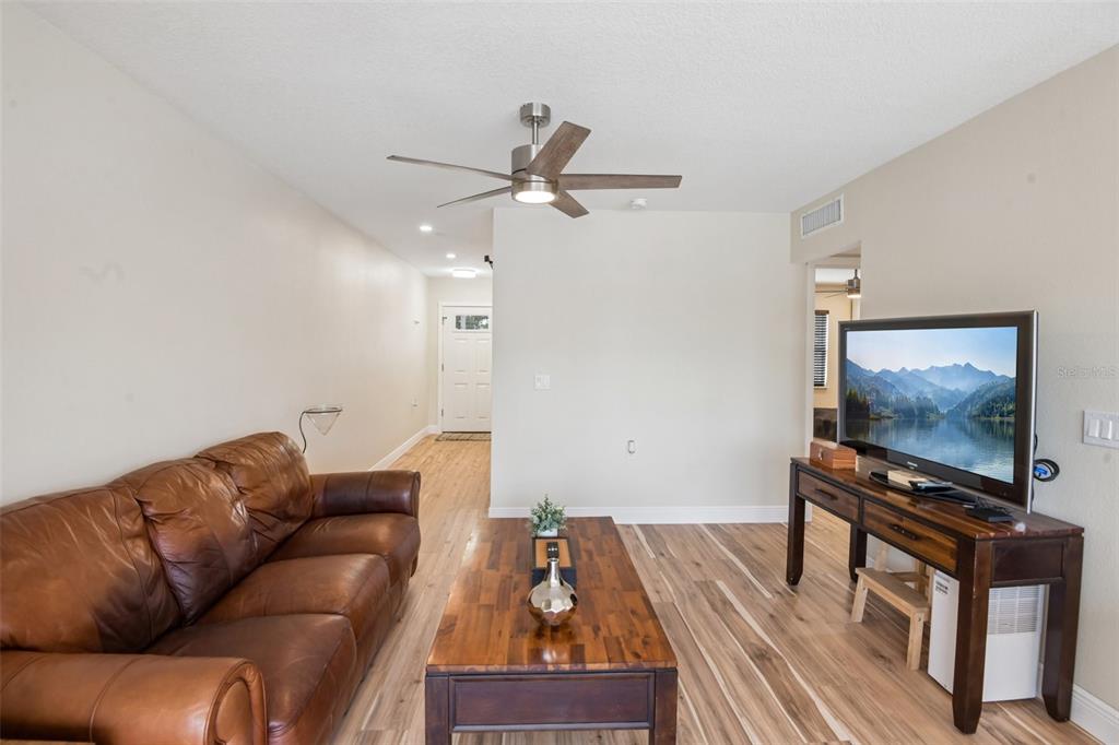 609 WESTWINDS DRIVE UNIT 4, PALM HARBOR, FL — photo 3 of 30