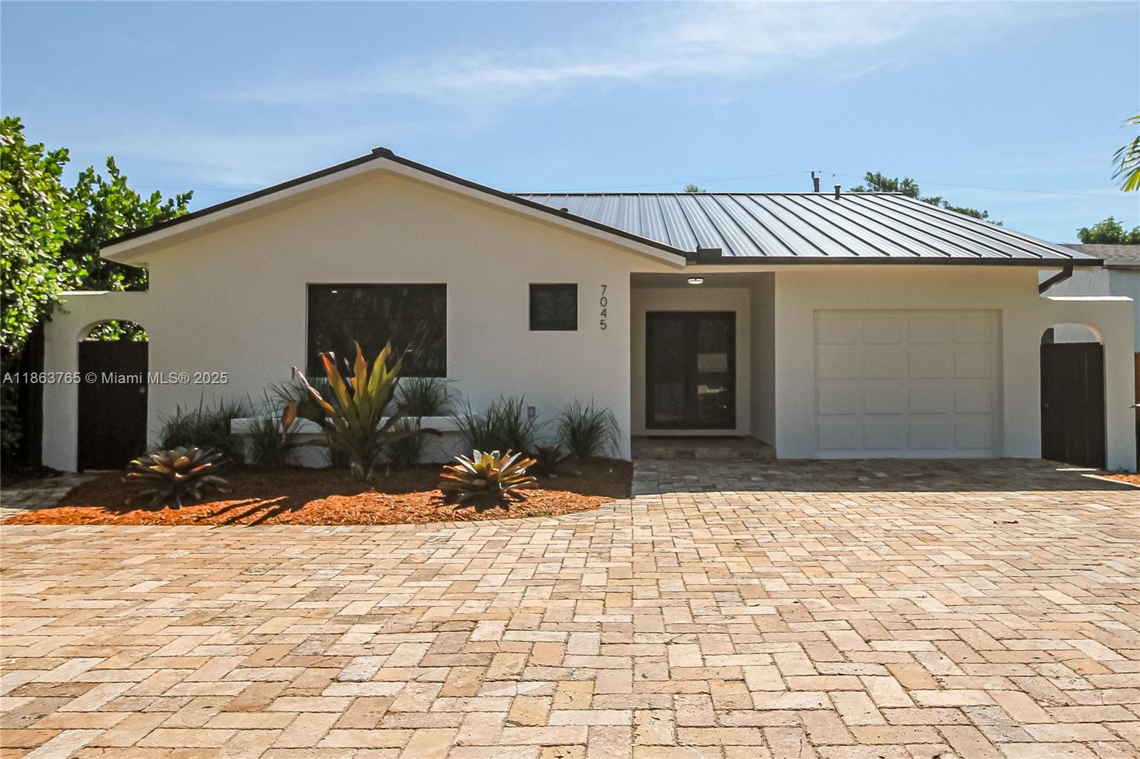 7045 SW 83rd Pl, Miami FL 33143