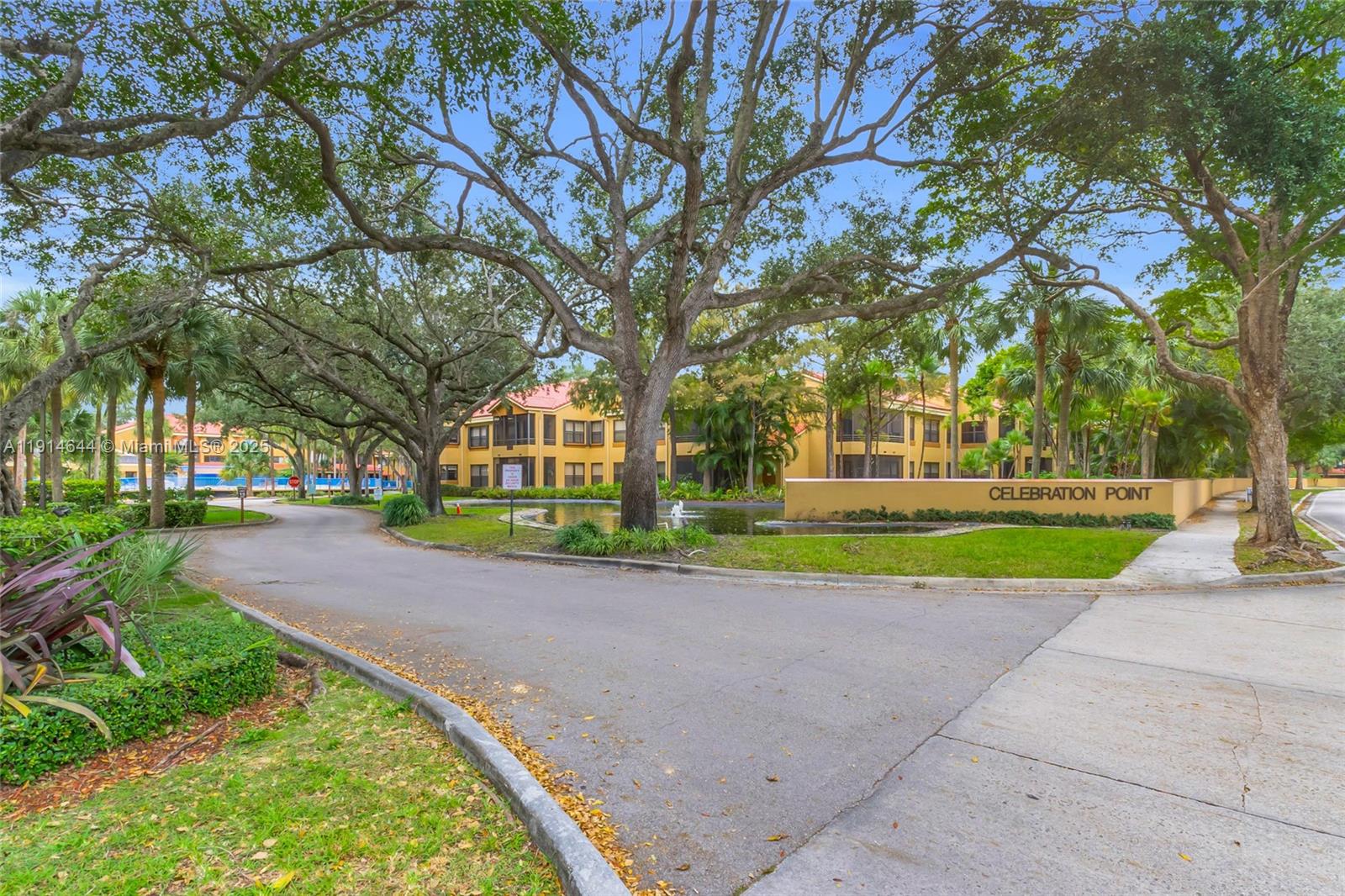 15563 N Miami Lakeway N, Miami Lakes FL 33014
