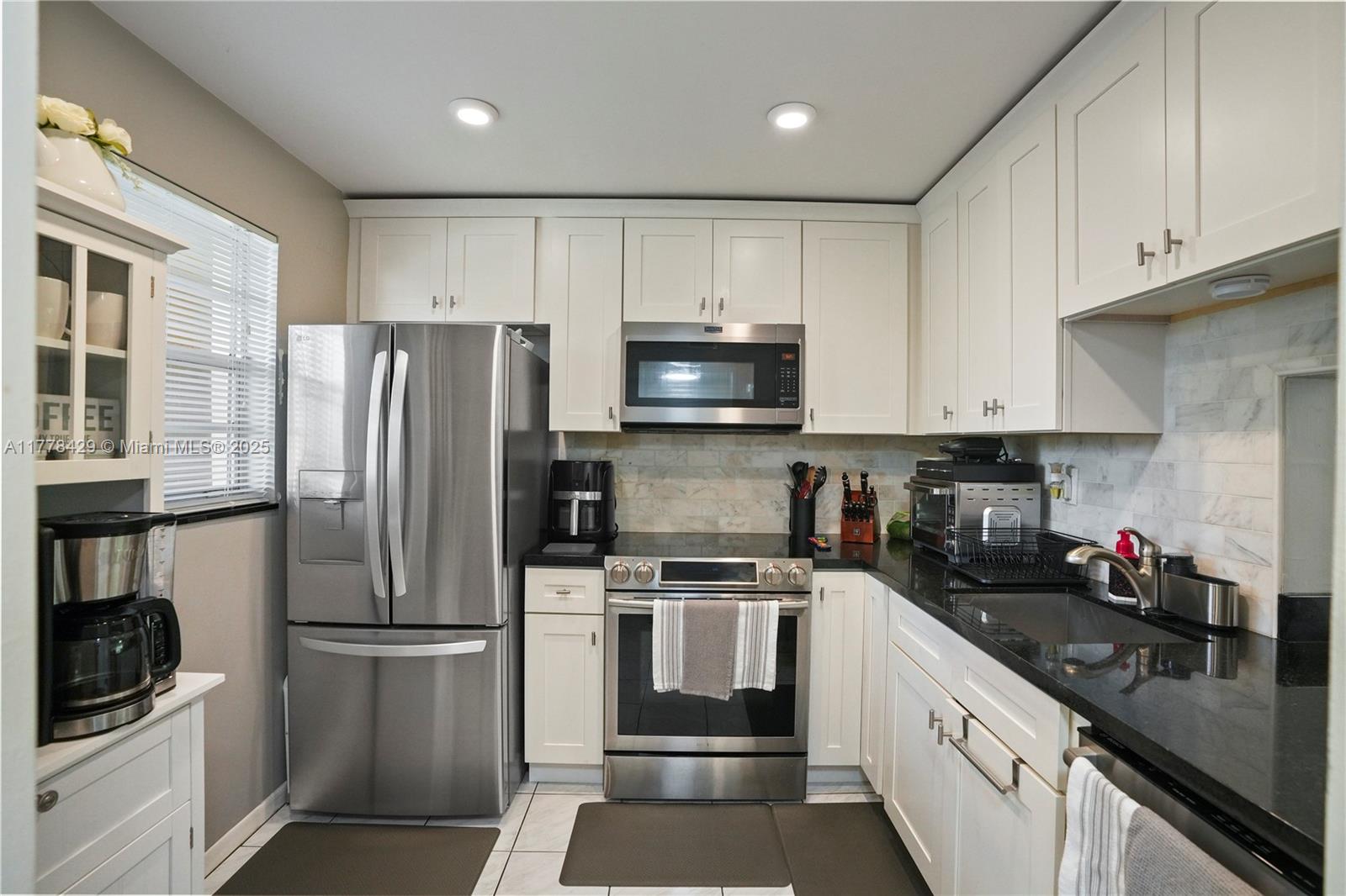 471 N Pine Island Rd # D405, Plantation FL 33324