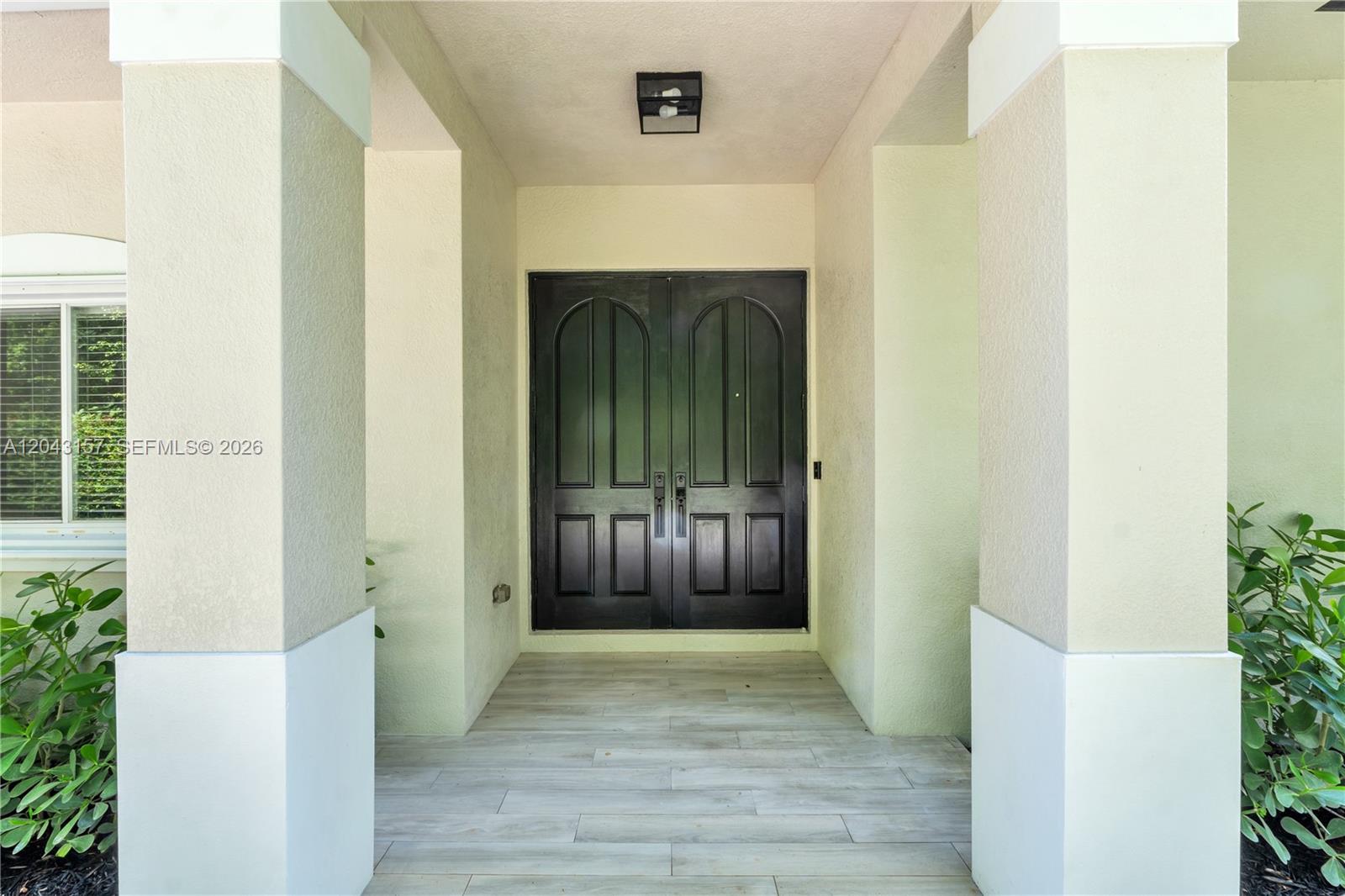 720 S Old Nob Hill Rd, Plantation FL 33324