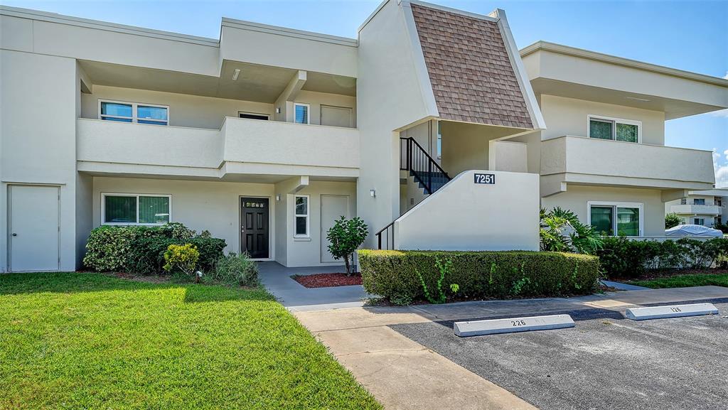 7251 W COUNTRY CLUB DRIVE N UNIT 226