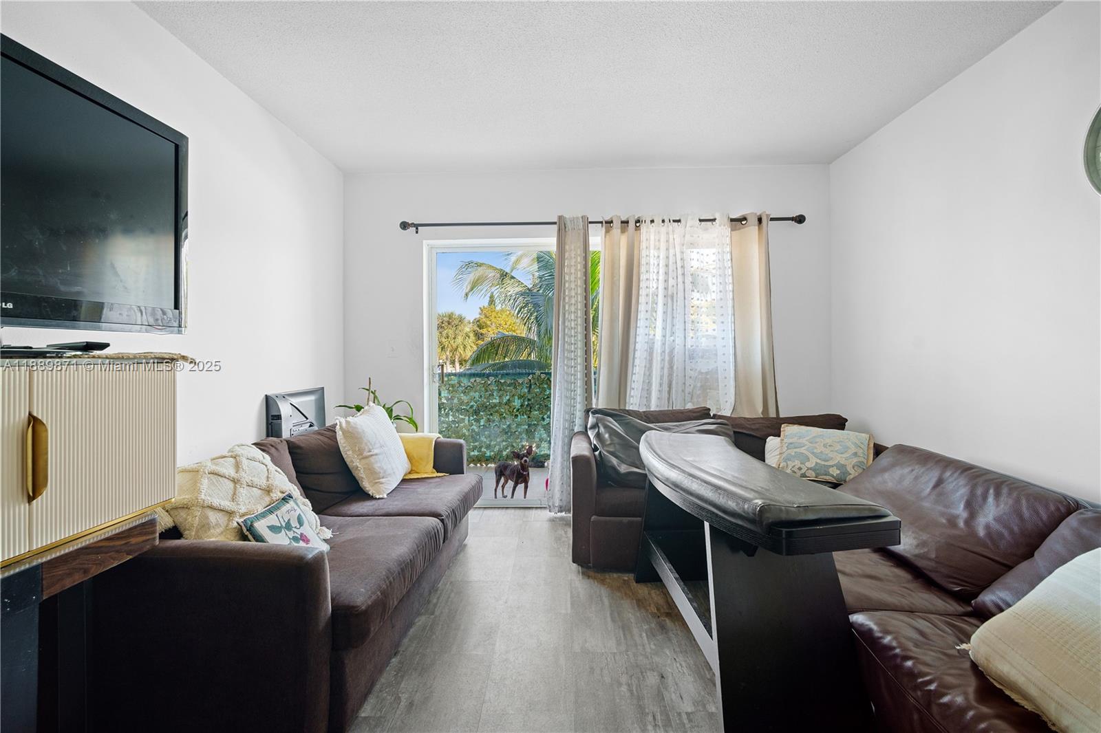 1450 NE 170th St # 202, North Miami Beach FL 33162