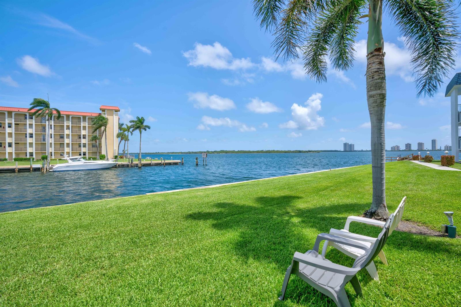 111 Shore Court # 305, North Palm Beach FL 33408