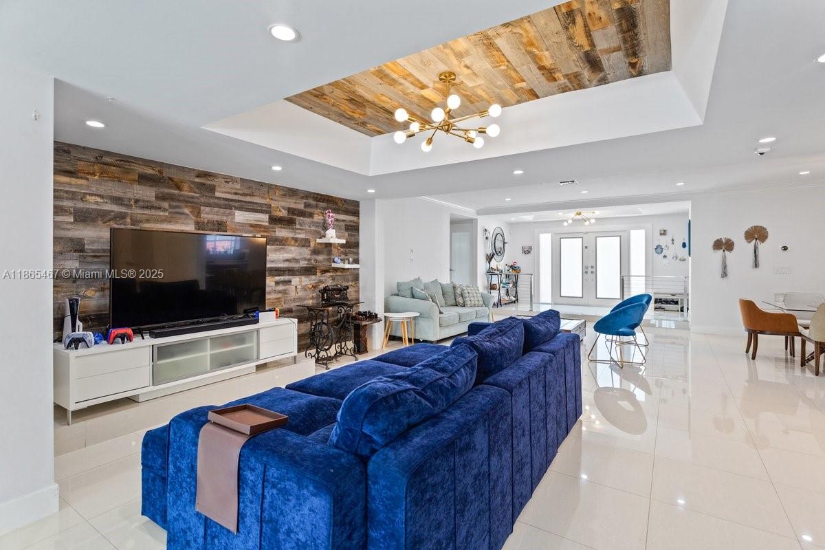 95 W Shore Dr W, Miami FL 33133