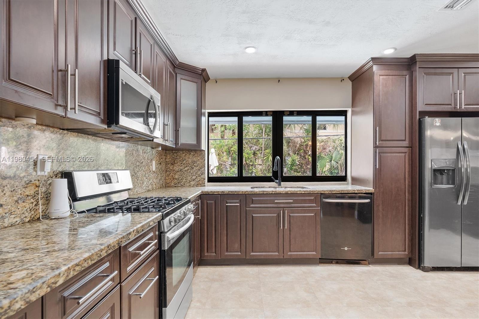 2805 E Lexington Dr, Miramar FL 33025