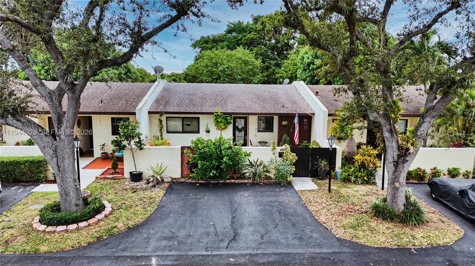 13932 Kendale Lakes Dr, Miami FL 33183