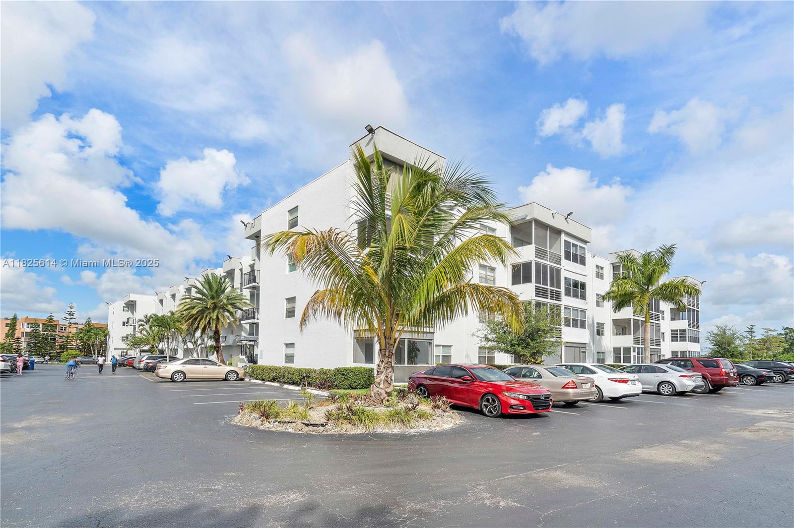 2998 E Sunrise Lakes Dr # 215, Sunrise FL 33322