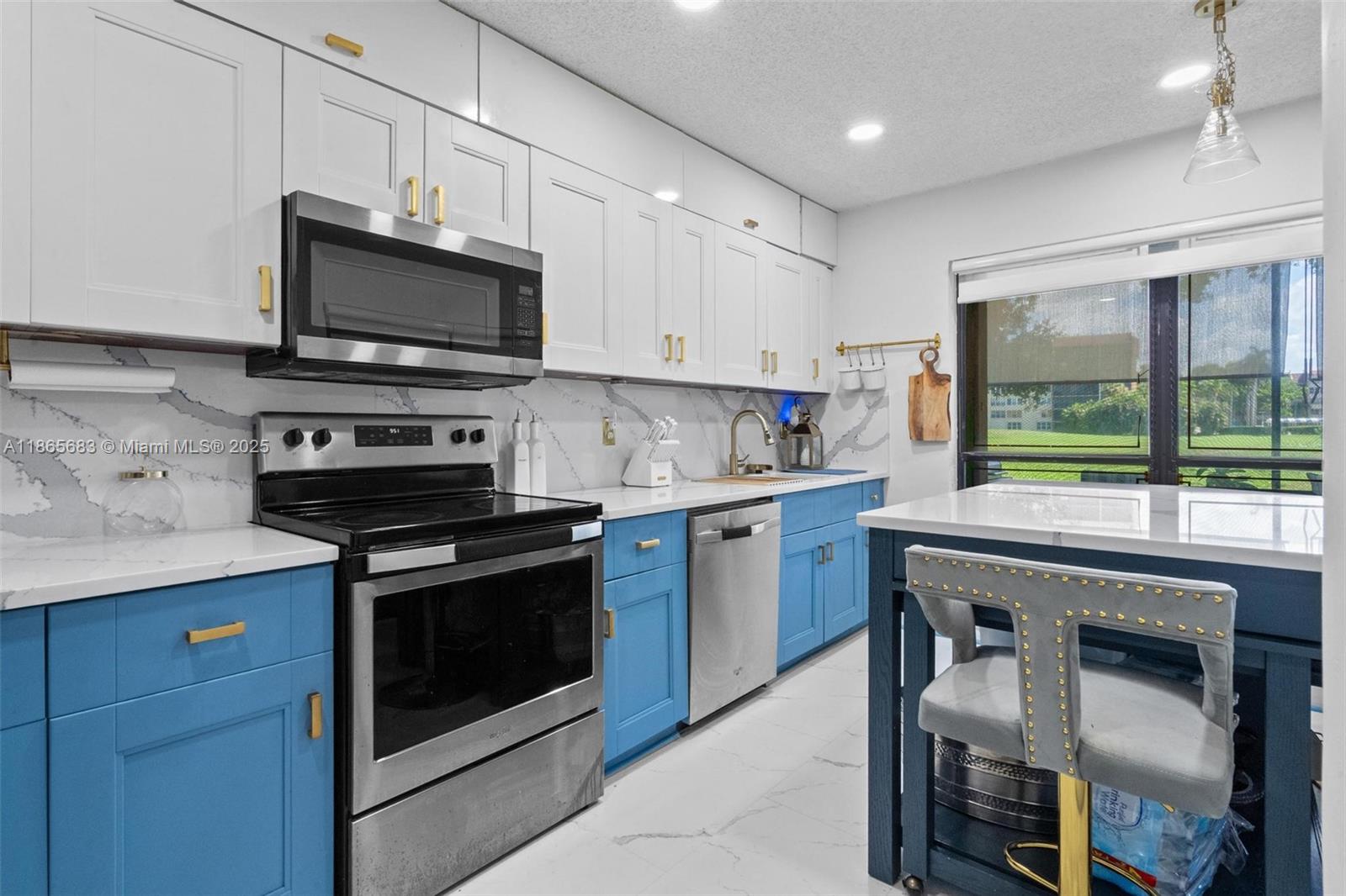 3549 W Inverrary Blvd W, Lauderhill FL 33319