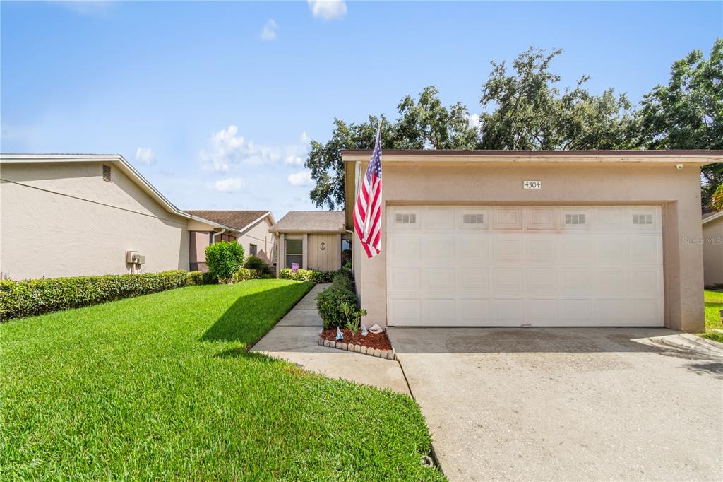 4304 LARRYS LAGOON